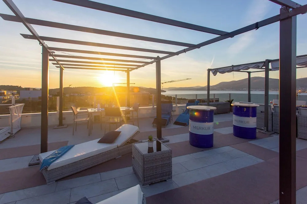 Oceanview Deluxe Penthouse Apartment With 89m2 Living Space & 90m2 Roof Terrace
