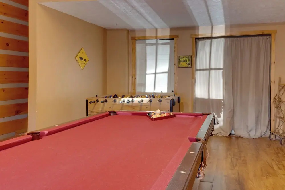 Private Hot Tub & Game Room: Mountain Retreat!