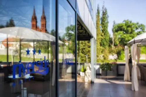 Riverside Hotel