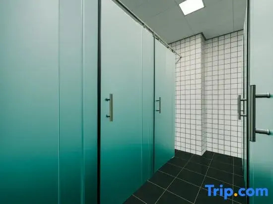 Z-Designer BERPUNKDESIGNCINE Exclusive Capsule Hotel