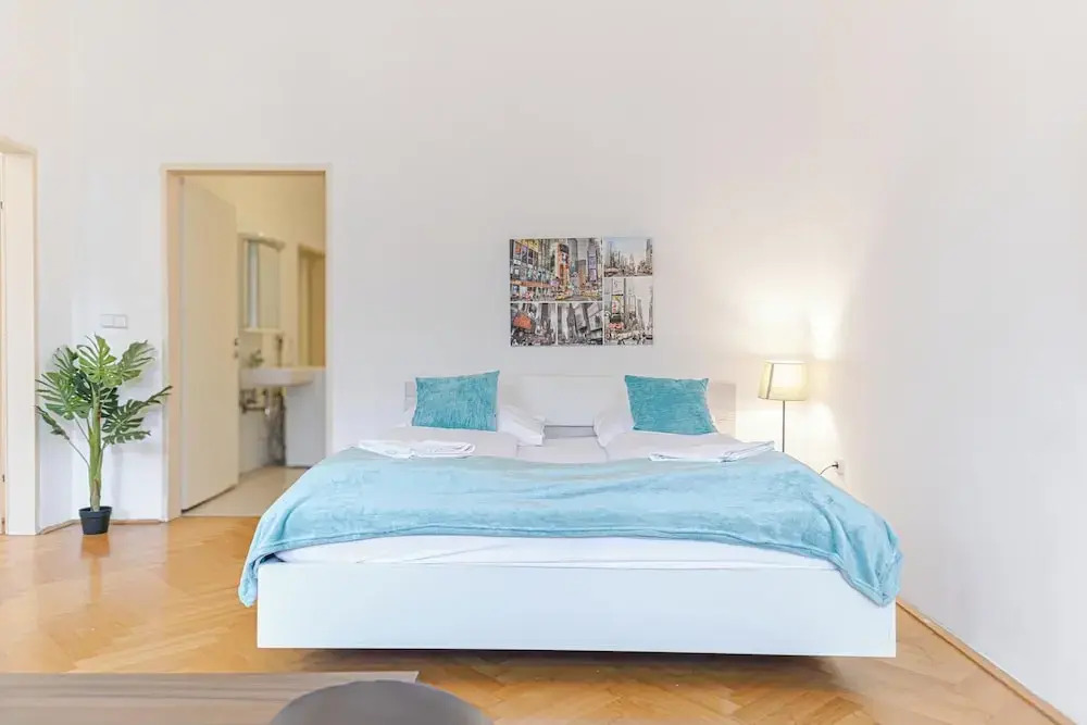 Simple 2 Bedroom Apartment with WiFi