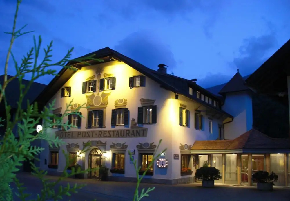 River Hotel Post