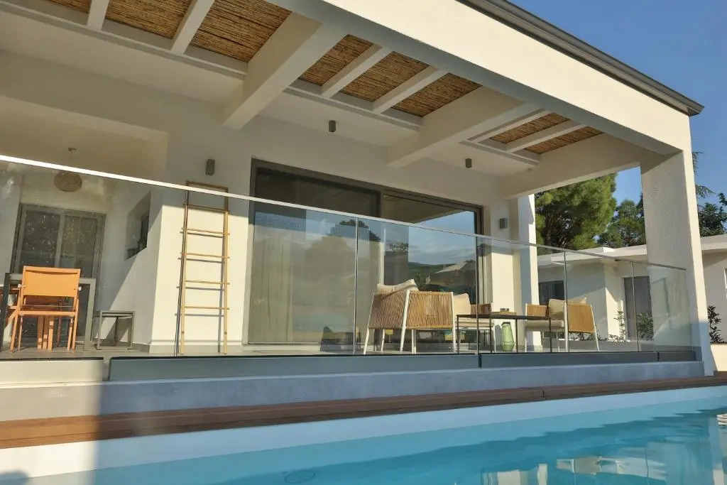 4 Roses Pool Villas