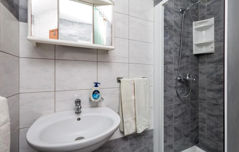 Beautiful Apartment in Mali Losinj With Wifi