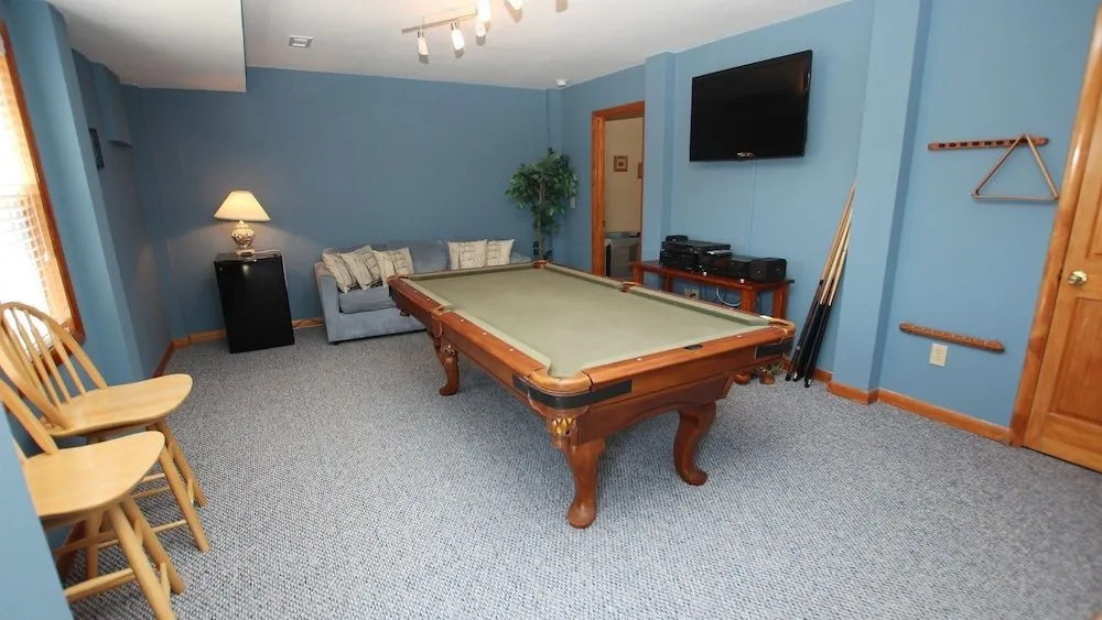 The B & B Inn - 6 Br Home