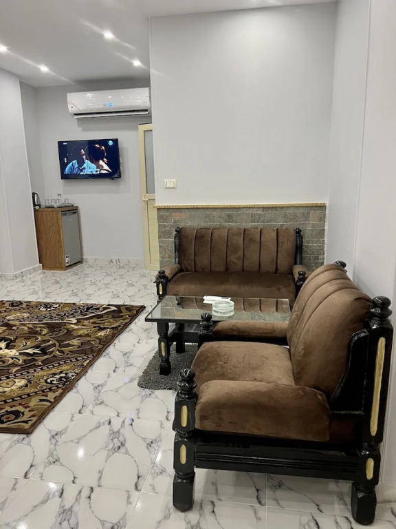 Life Pyramids Inn