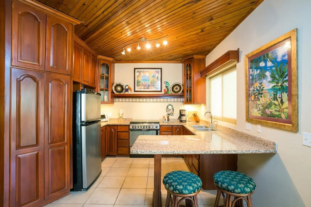 Sunset Villas 7B
