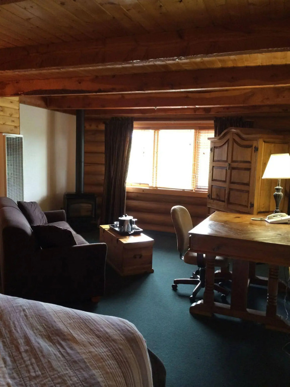The Boulder Creek Lodge
