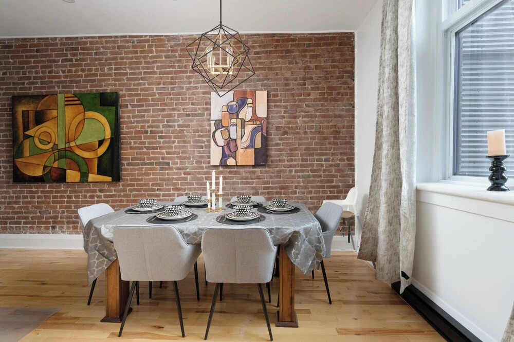 Downtown Luxe - Parking, Metro, King Bed, Sleeps 6