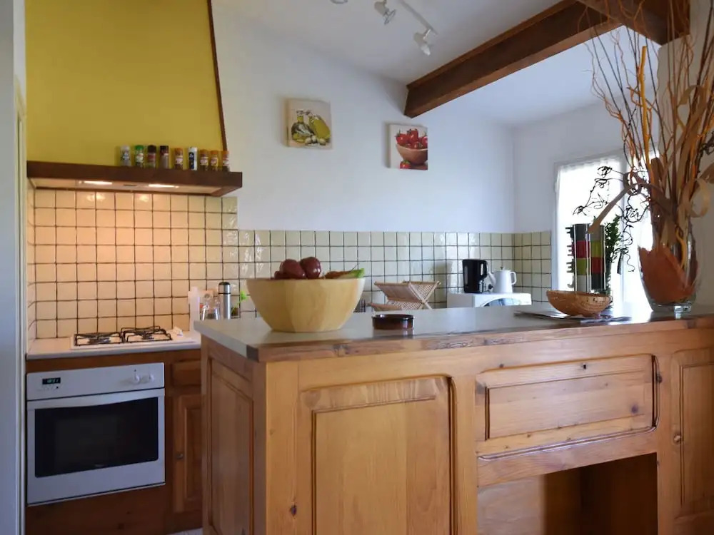 Stunning Holiday Home in Bourdeaux with Hill View