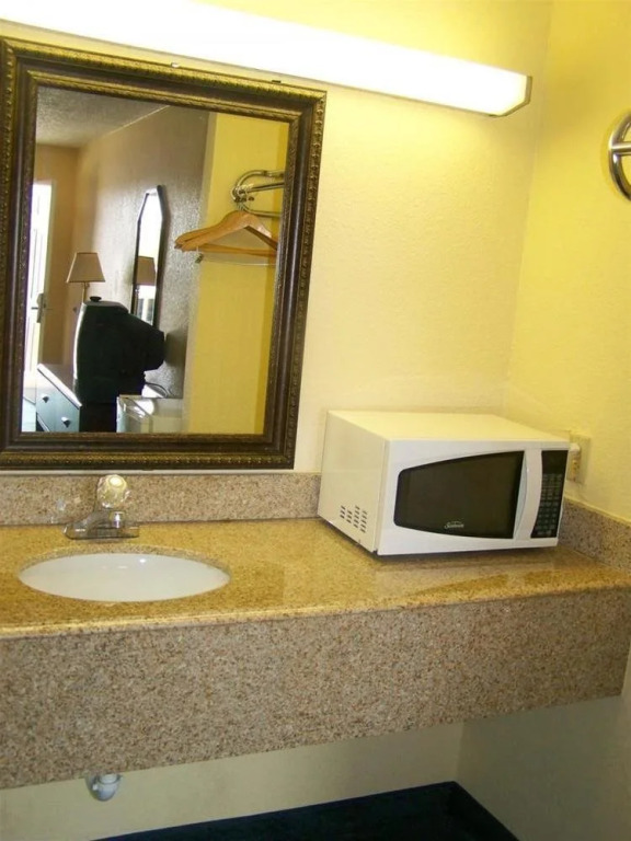 Courtesy Inn and Suites