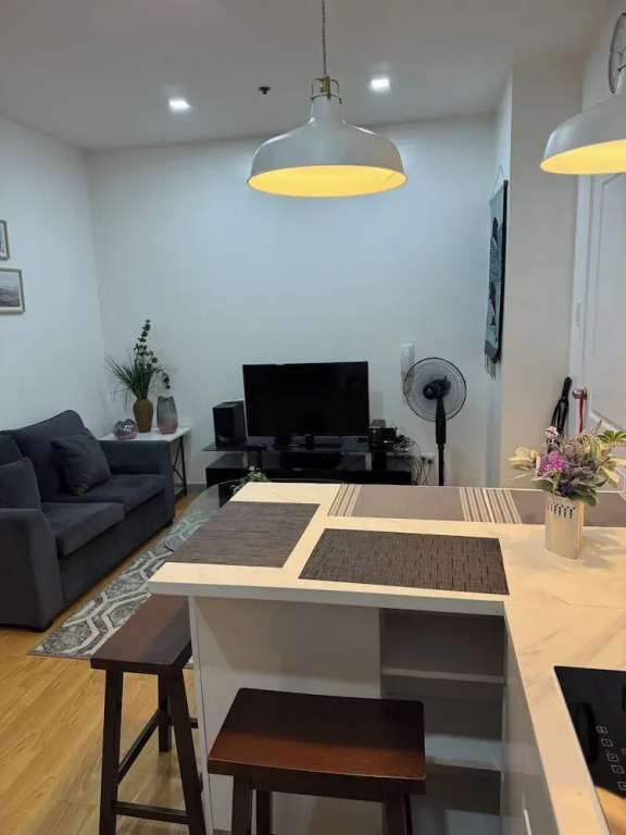 2 bedrooms in makati with balcony