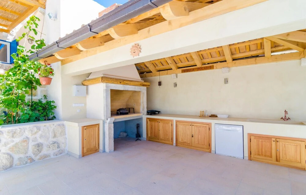 Nice Home in Brsecine With Wifi and 3 Bedrooms