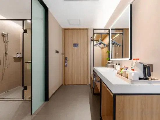 Homeinn Plus Hotel (Urumqi Chuangxin Guangchang)