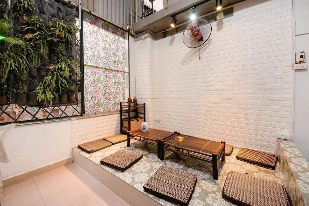 Meow Hostel