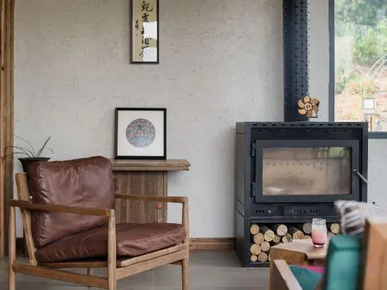 Enshi Straight-to-Straight Retro Homestay