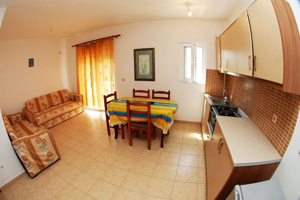 Hotel Eleana & Apartments