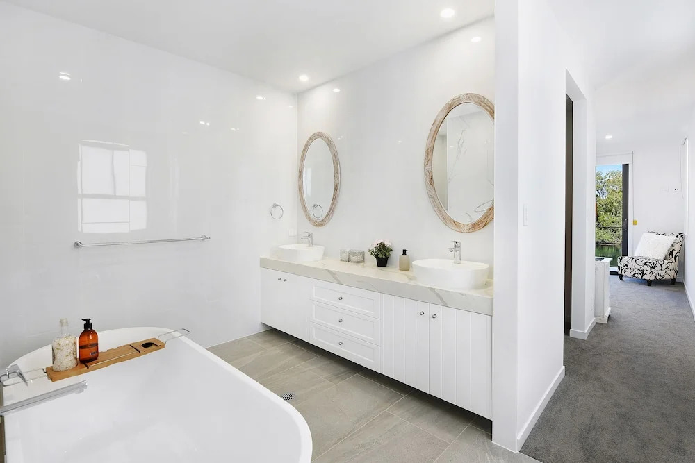 Gold Coast Private Villas - Waterfront Villas