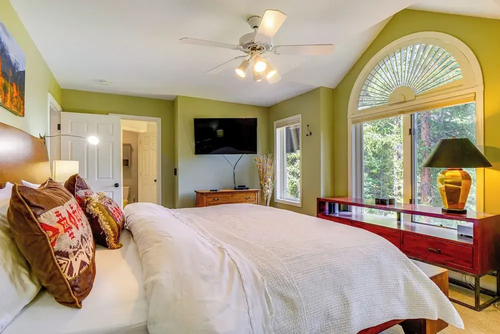 1 Mi to Ski Lift: Mtn-view Breck Home w/ Hot Tub!