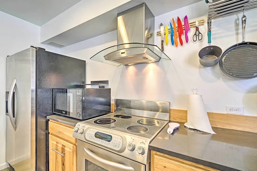 Updated Rustic Retreat Cabin: Walk to Payette Lake