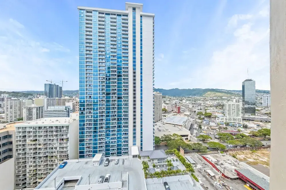 Ala Moana Condo by Zelloo