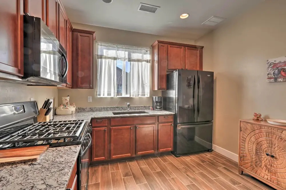 Flagstaff Family Hideaway w/ Guest House!