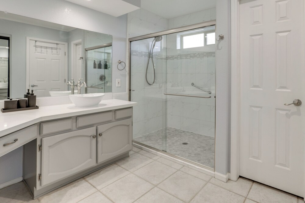 Luxury 5BR + Private Casita Theater Room + Pool