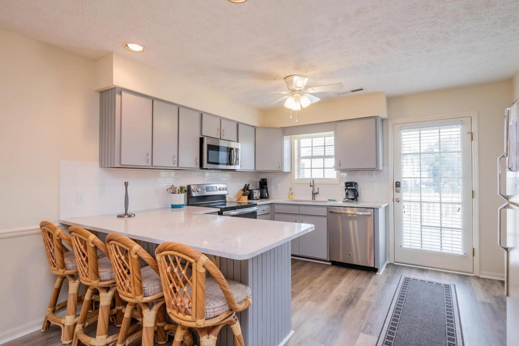 Pelican Palace by Oak Island Accommodations