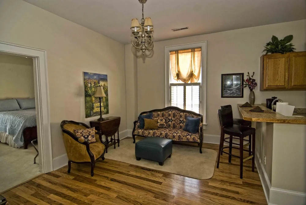 The Glendalia Boutique Hotel & Culinary Studio