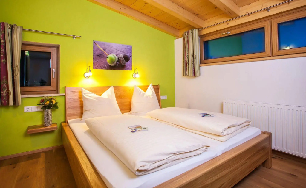 Simone's Platzerl - inklusive täglichem freien Eintritt Tauern Spa - nur 5 Gehminuten, Sommerkarte, privatem Garten mit Schwimmteich, Grill und Saunabereich