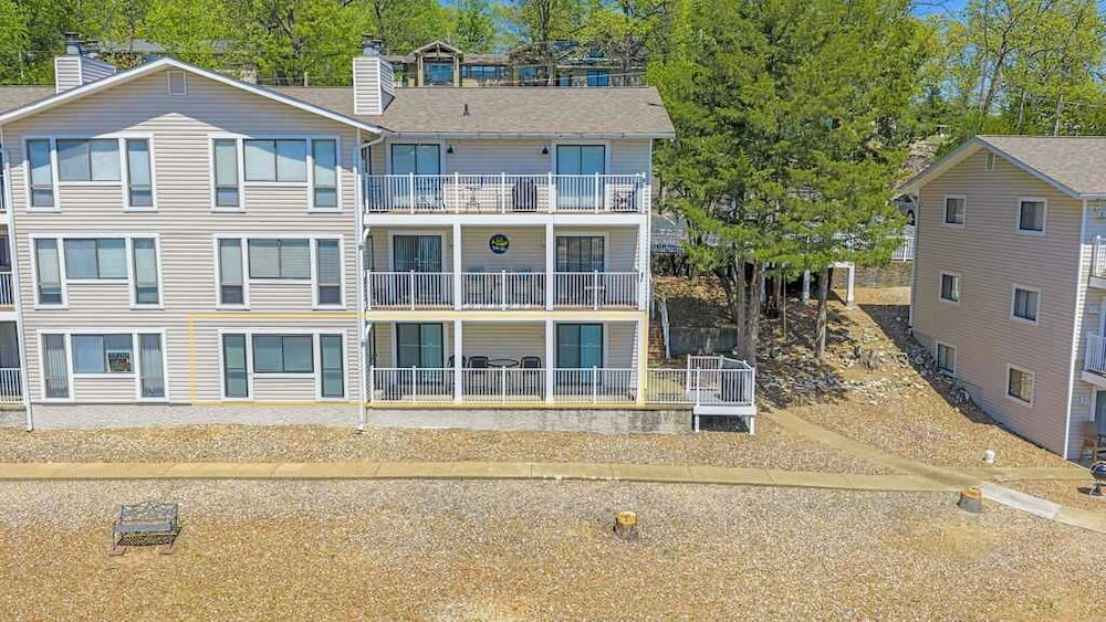 Ozark Get-away Lakefront Condo With Boat Slip