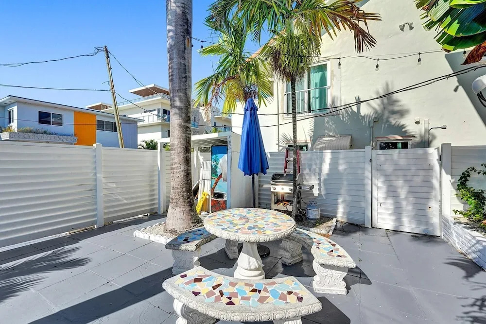 Waves On Desoto Rental Unit With Pool
