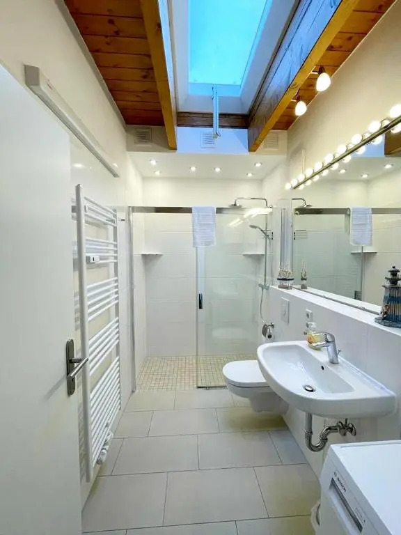 Ferienwohnung im Stadtzentrum von Bernau - Komfortable Wohnung mit 2 Zimmern, Bad, Spülmaschine, Waschmaschine, komplette Küche, WLAN, Terrasse, ruhige Lage