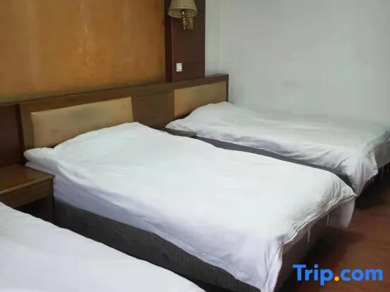 Xinchang Dongyuan Hotel