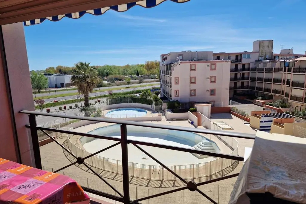 Nice 24m With Balcony Residence With Pool