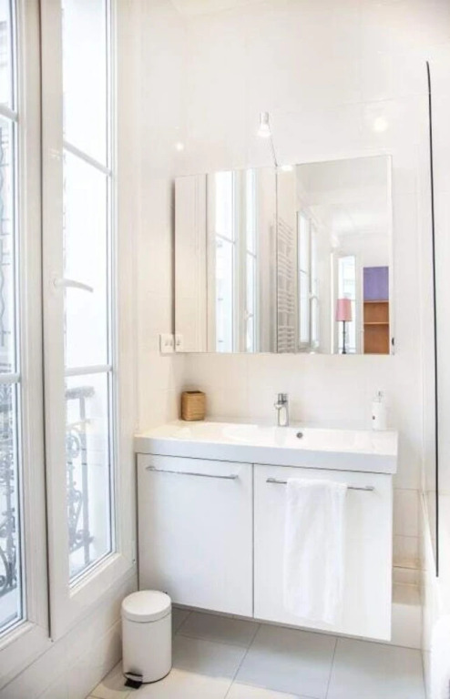 Charming Apartment With Balcony - 5 min Republique