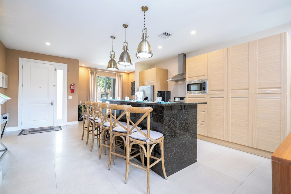 Modern Magic Village Home for 8 with Grill 3131