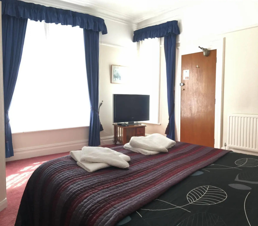 The Carlton Lodge
