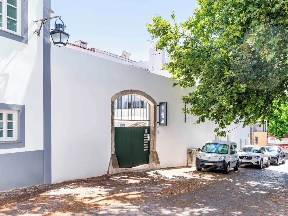 Limehome Evora Largo dos Penedos