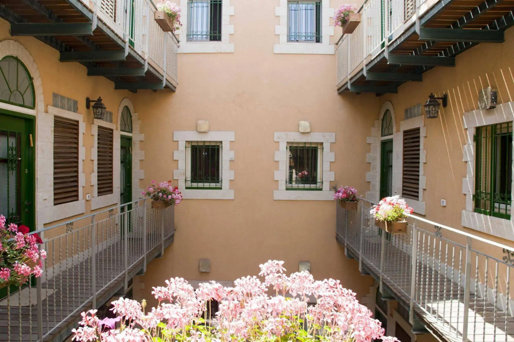 The Market Courtyard - Suites Hotel