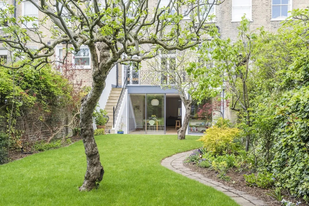 Luxurious Highbury Mansion with Beautiful Garden