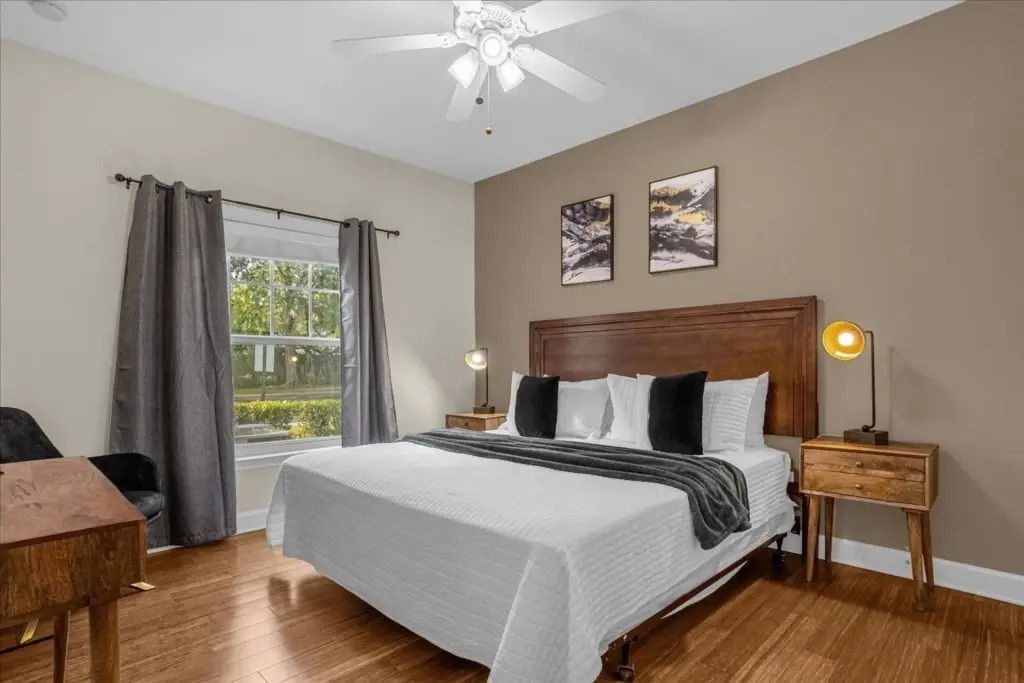 4 Bd 3 Ba Lucaya Village 4-105
