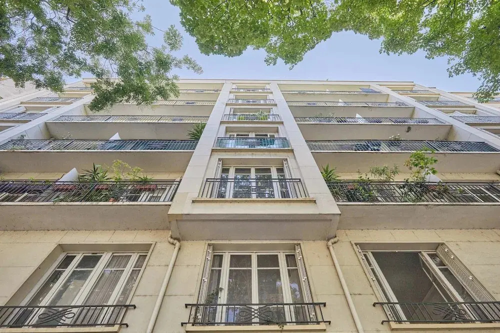 Bright Modern Studio Near the Seine Paris 16