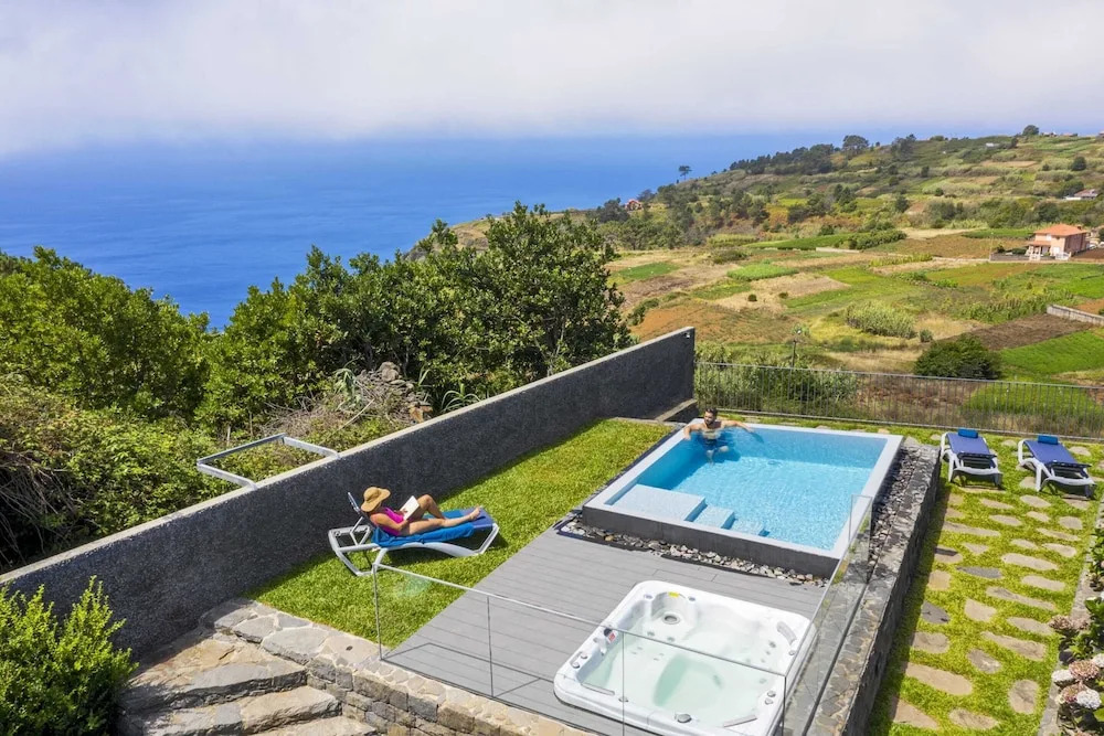 Casa da Maloeira by An Island Apart