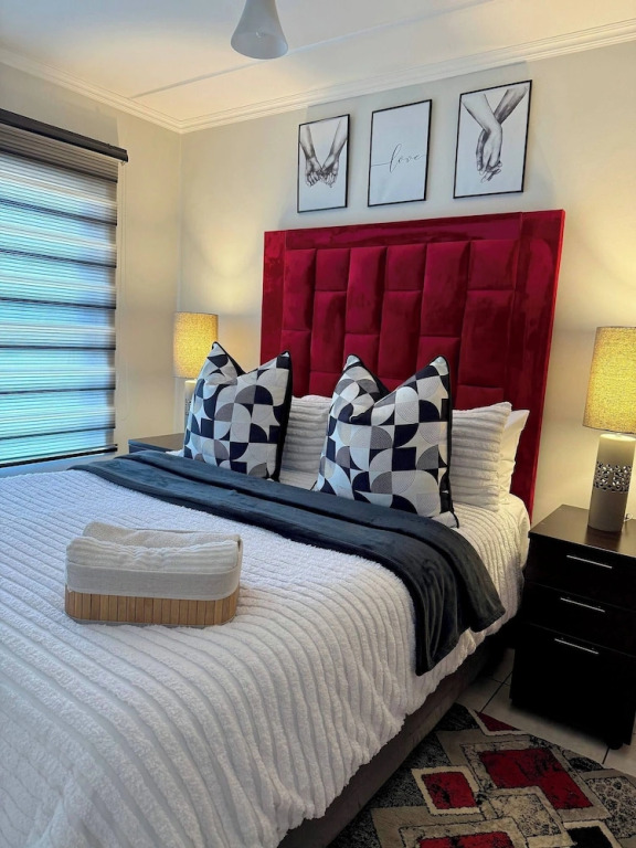 Cozy Home in Greenpark Boksbug by OR Tambo Airport