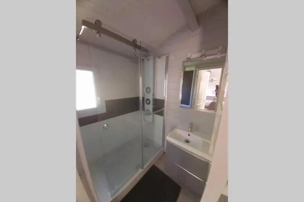 Chalet T3/clim/wifi/pkg/terrasse/15 min plages