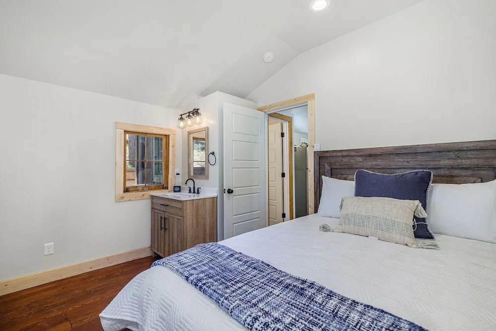 Niwot Cabin - Stay In Rocky Mountain National Park - Estes Park - New Listing - 22-zone3298 2 Bedroom Cabin by RedAwning