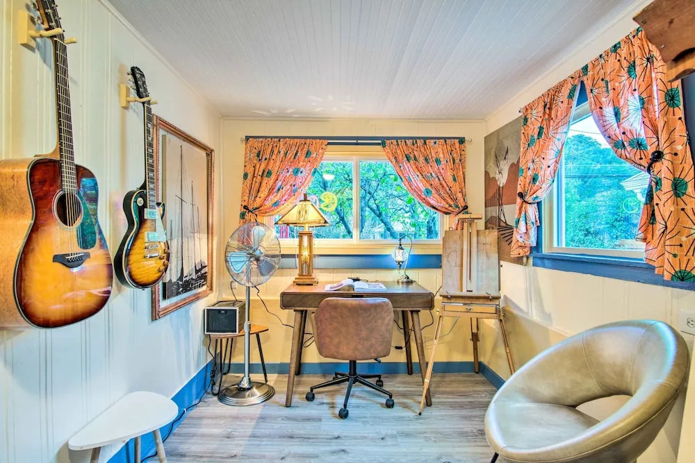 Colorful Bisbee Home w/ Patio ~ 1 Mi to Dtwn!