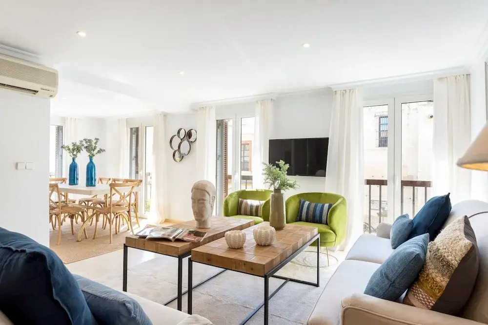 Brand new 4Bd & 3 Bth Apartment in Front of the Cathedral .catedral IV