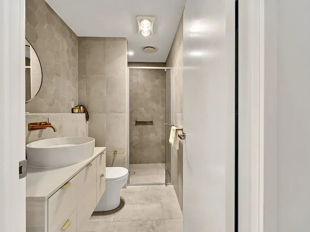 Modern 1-bedroom Apt With Sweeping Water Views